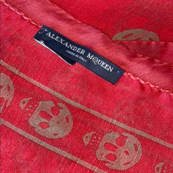 ALEXANDER MCQUEEN 100% SILK SKULL SCARF 💀 - Picture 3 of 7
